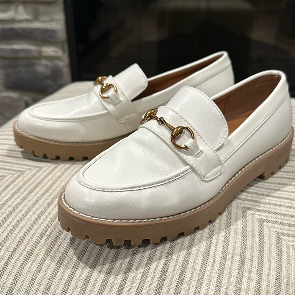 White and camel brown loafers. No staining and scratch free. Great condition.